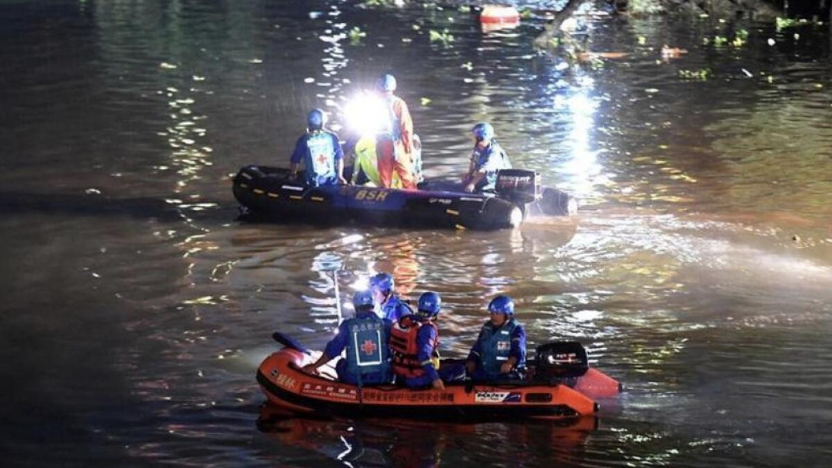17 dead after two dragon boats overturn in China 