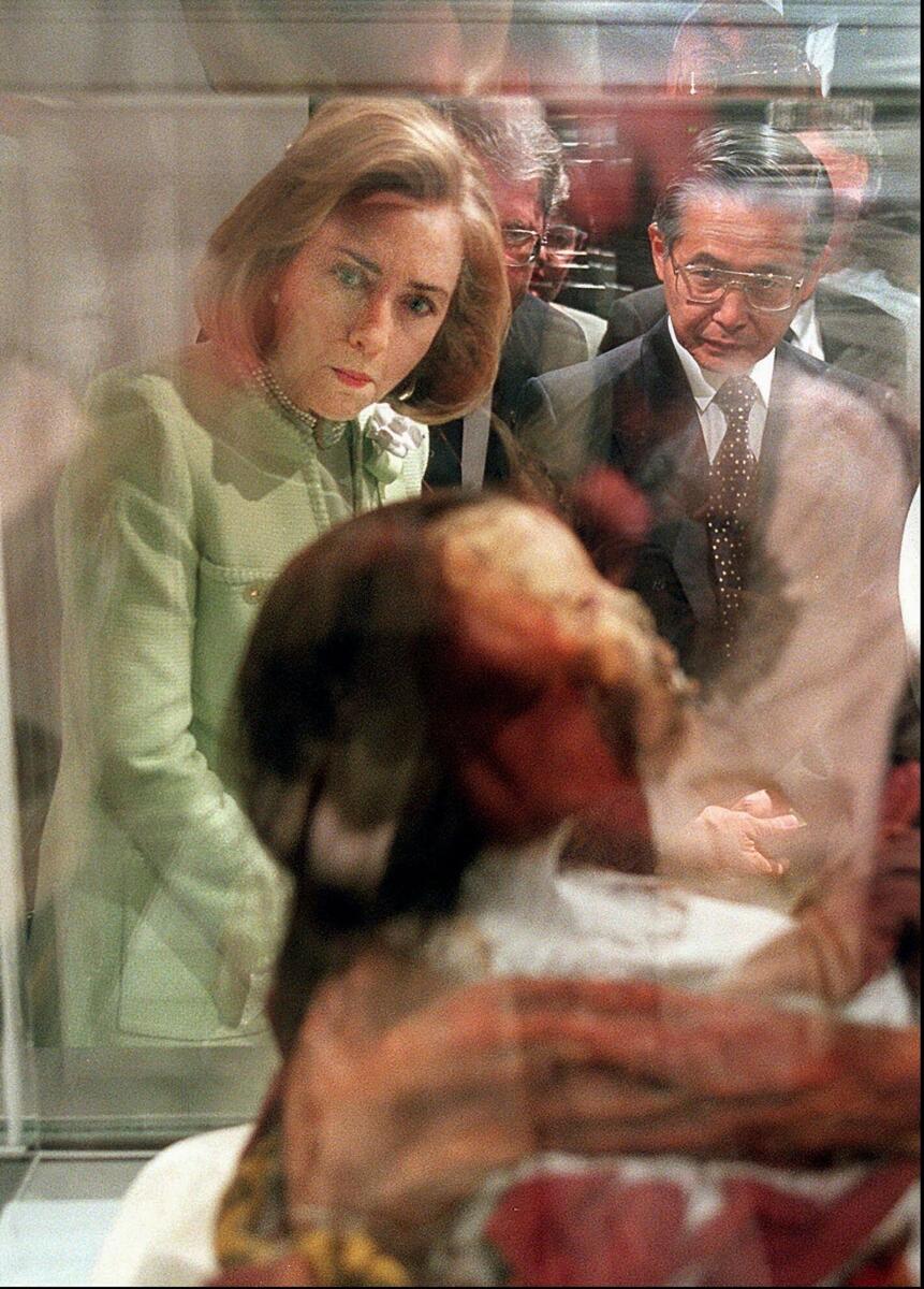 Then First lady Hillary Rodham Clinton and then Peru Prime Minister Alberto Fujimori look over a 500-year-old mummy on display at the National Geographic Society in Washington on May 21, 1996. – AP