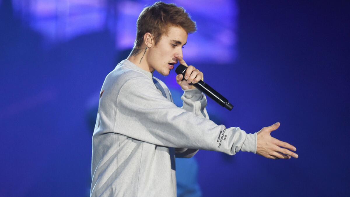 Justin Bieber booed by fans, storms off stage