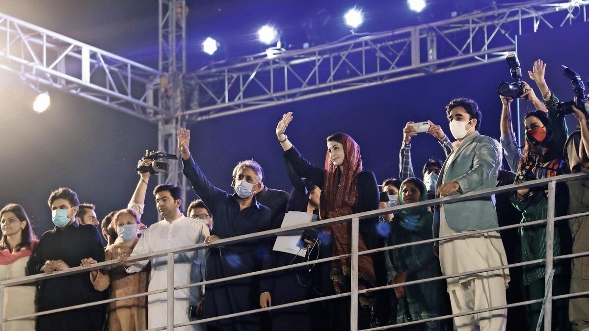 Chairman of the Pakistan Peoples Party, Bilawal Bhutto Zardari, hosts Maryam Nawaz and Maulana Fazlur Rahman, leaders of the Pakistan Democratic Movement, at the power show in Karachi