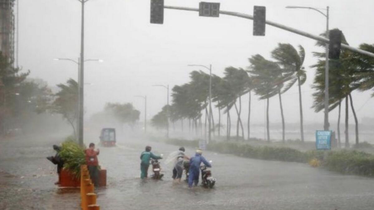 Hong Kong raises typhoon alert as Mangkhut approaches