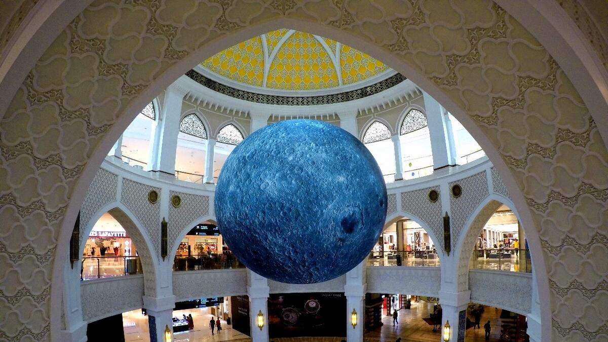 Giant full moon rises inside Dubai Mall