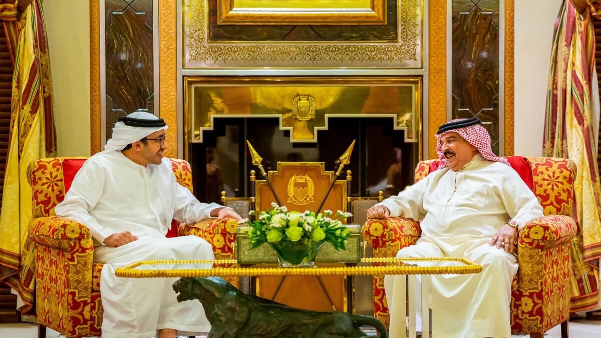 King Hamad receives Sheikh Abdullah in Bahrain. — Wam
