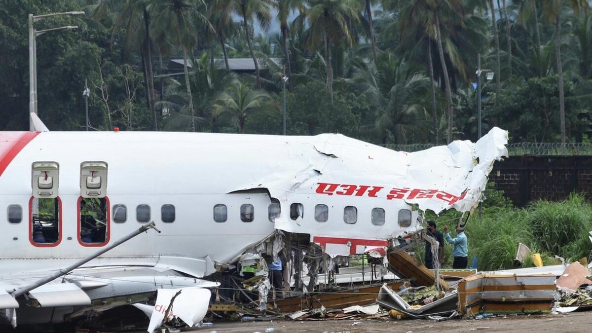 Air India Express flight crash, Locals, mount, rescue operation, amid, rains, Covid19,