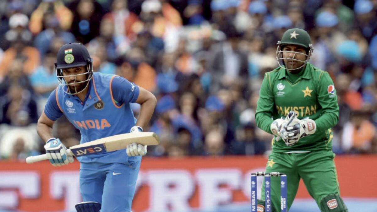 Asia Cup 2018: Sunil Gavaskar supports Pakistan, Wasim Akram picks India