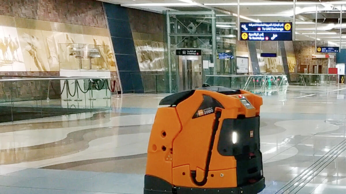 Photos: Robot cleaners at Dubai Metro stations