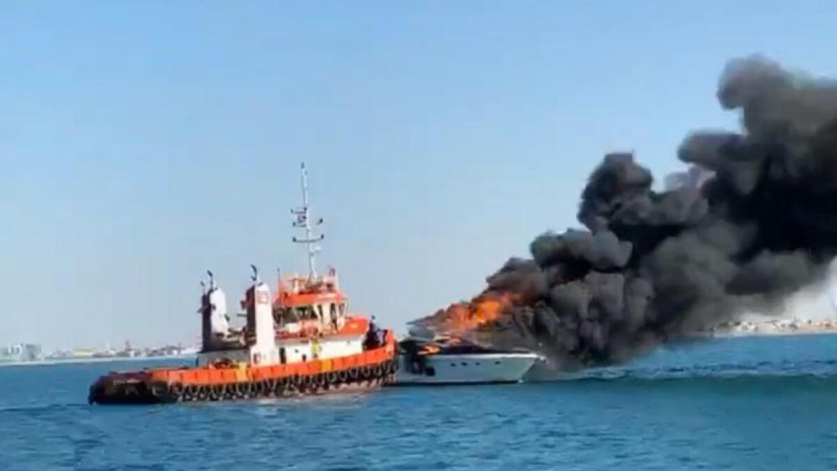 boat, catches, fire, near, dubai, burj al arab, boat fire, blaze