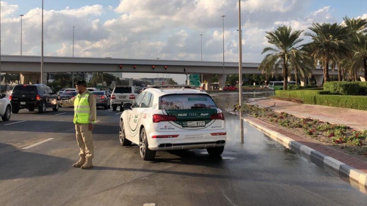 Dubai Police, rainwater, cars stuck in flooded roads, rainfall in Dubai, rain in Dubai, rain in UAE