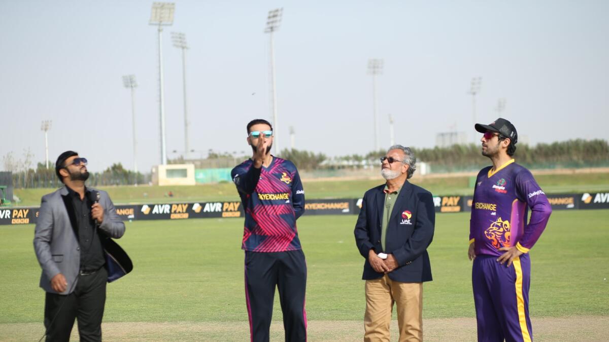 The captains of Bangla Tigers—Karwan and Deccan Gladiators—MGM at the toss. — Supplied photo