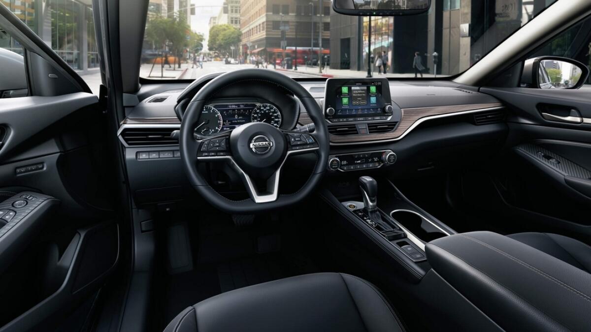 A view from the driver's seat of the 2019 Nissan Altima 