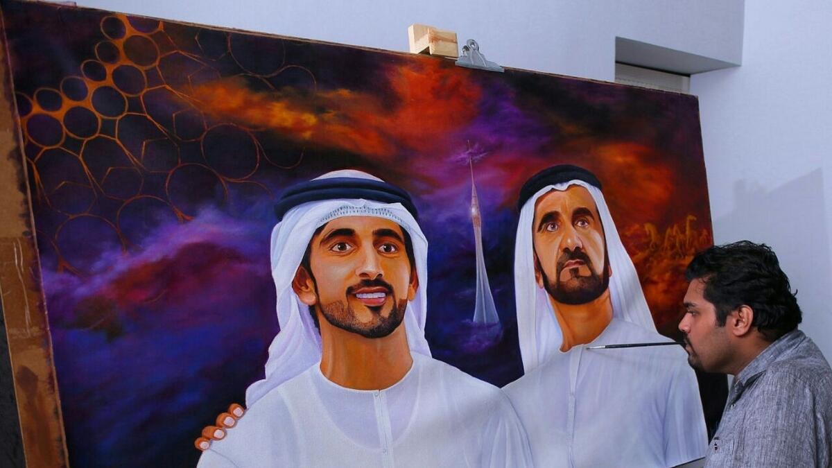 Video: Man paints Sheikh Mohammeds photo with mouth