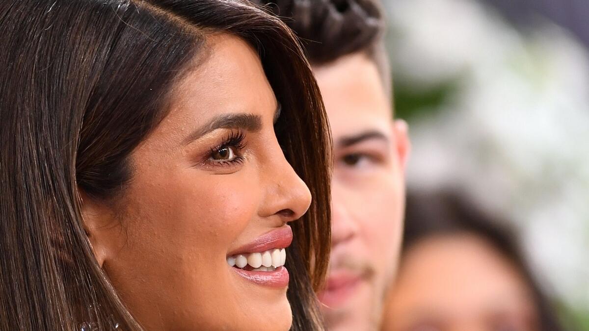 The 37-year-old actor’s off white loose-fitting gown had crystal embellishment and long fringe on her sleeves. Priyanka topped it off with long chandelier earrings. Over all a sparkly outfit.