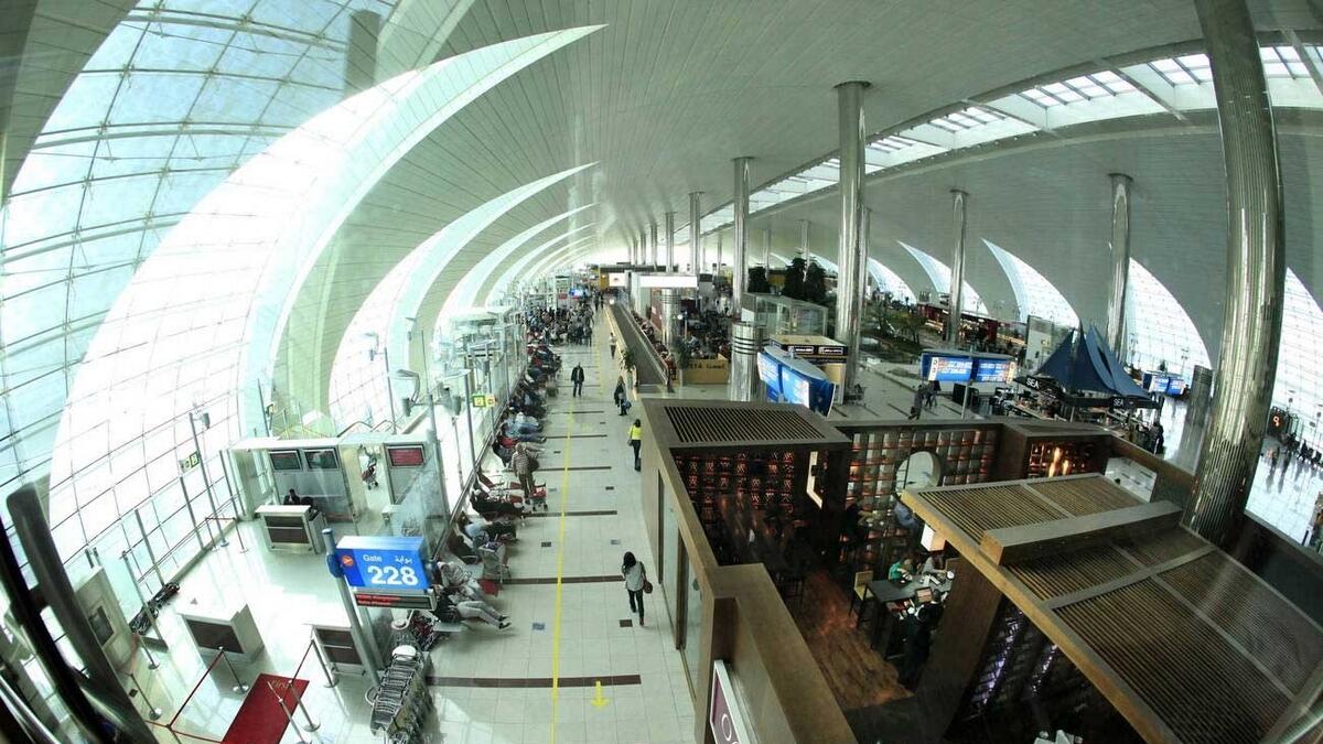 Drunk man steps on cops foot, abuses him at Dubai airport