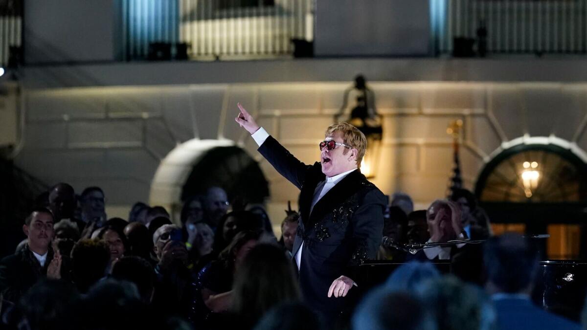 شاهد: ‘Rocketman’ Elton John يقدم أداءً ممتازًا في البيت الأبيض