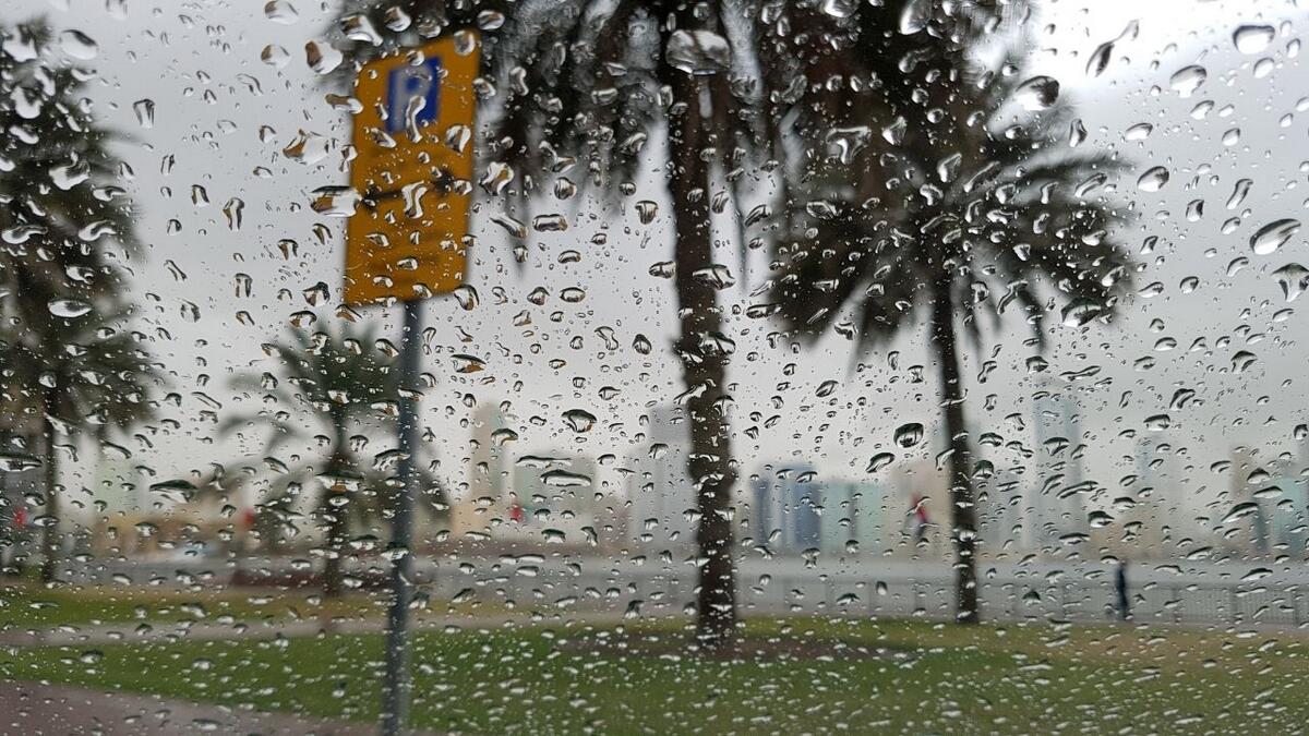 Things to avoid during heavy rains, thunderstorm in UAE