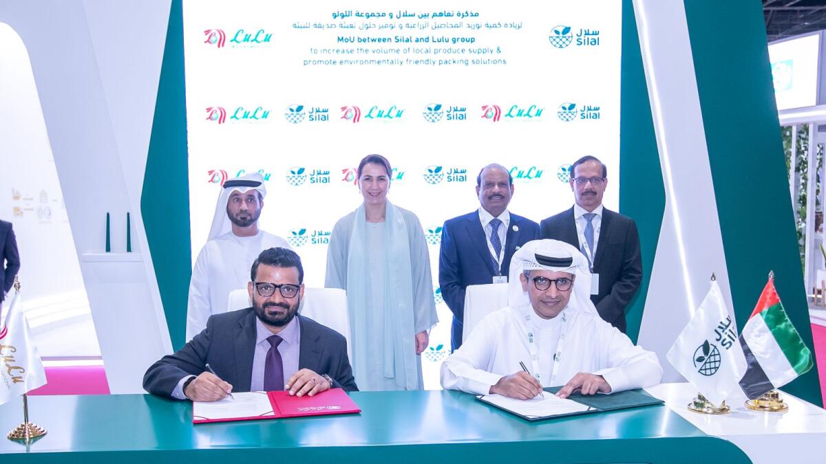 Salmeen Obaid Alameri, chief executive officer, Silal and  Salim MA, director of Lulu Group signs MoU in the presence of Marim bint Saeed Hared Almeheiri, Minister of Climate Change and Environment, Yusuff Ali MA, chairman of Lulu Group and other officials