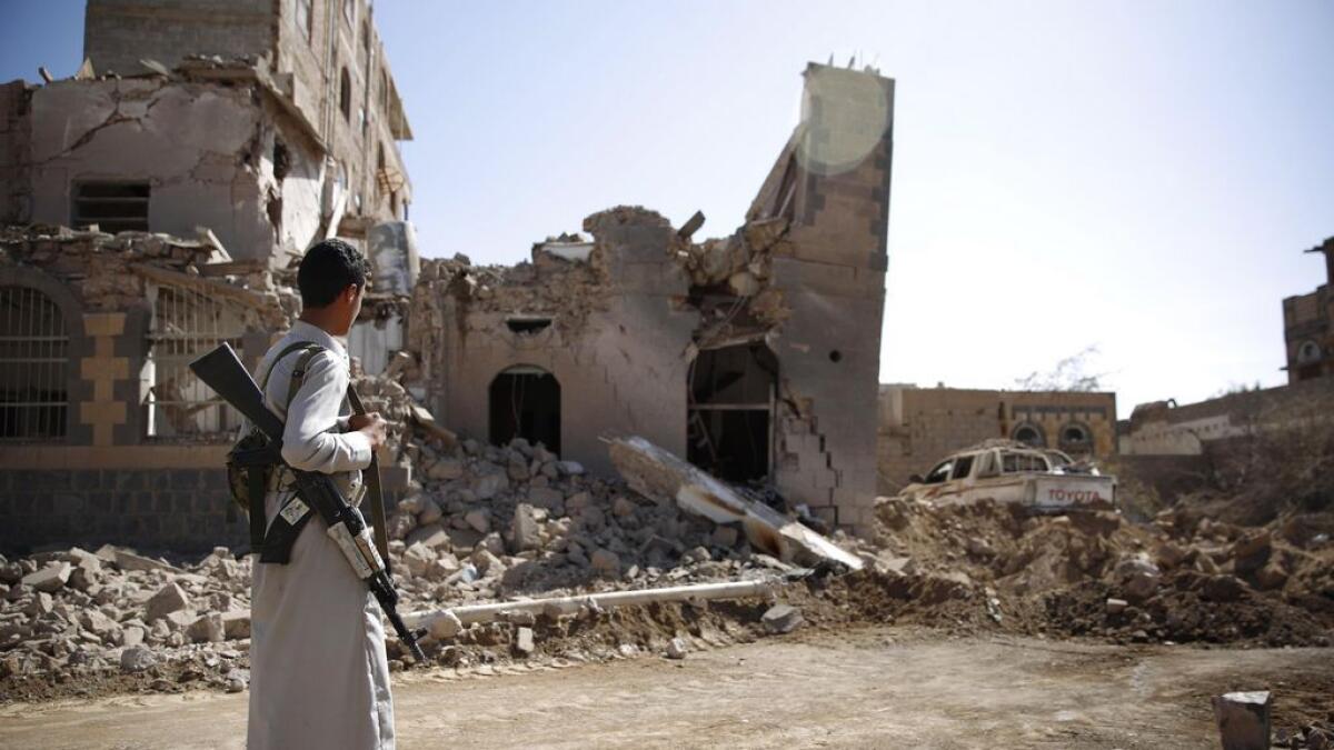Militants bomb college in Yemen