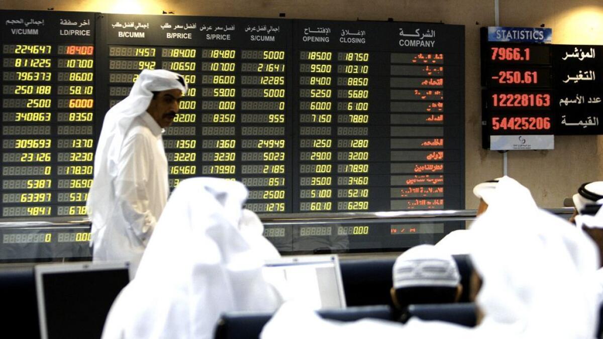 Gulf shares in free fall after oil rout, Iran deal