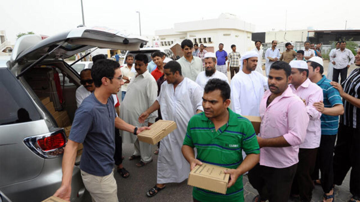 Mawaed Al Rahman initiative packs 20,000 boxes of Ramadan food items