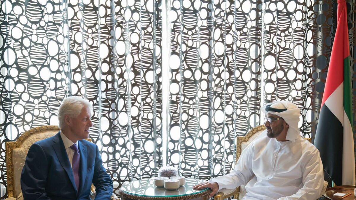 Sheikh Mohamed meets former US President Clinton in Abu Dhabi