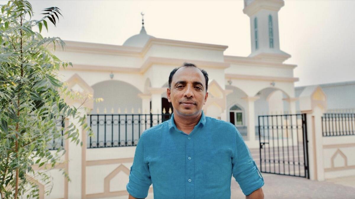 Christian expat builds mosque in UAE, serves Iftar to 700 workers 