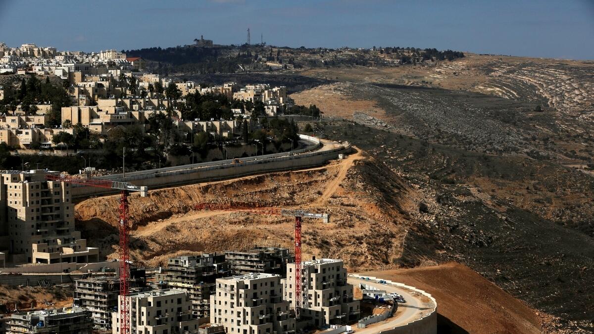 Israel freezes settlement law