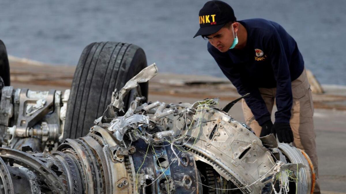 Last moments of Lion Air plane crash; pilots were looking at handbook 