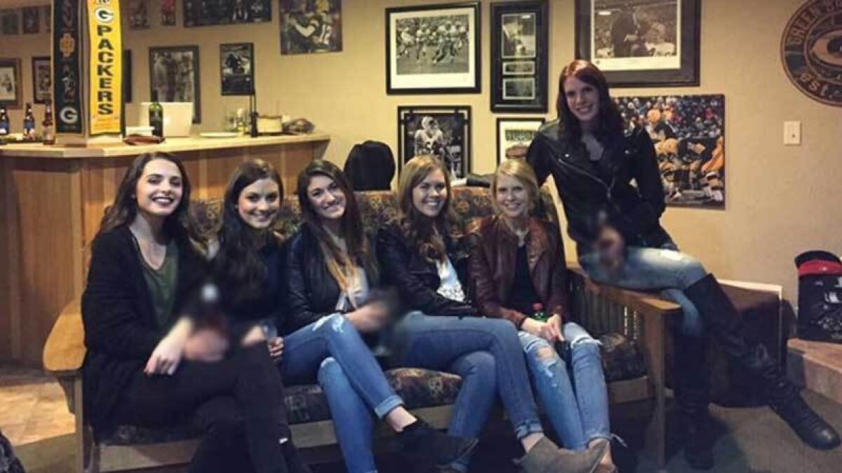 Six girls on a couch: Why this picture is blowing peoples minds?