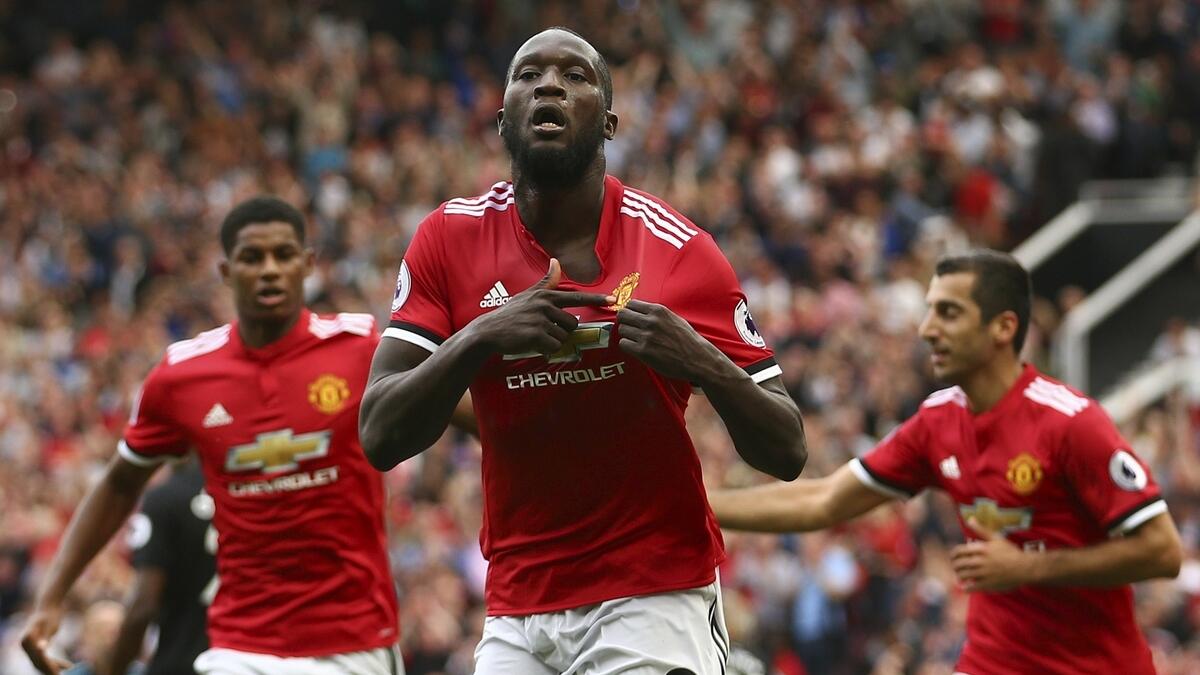Lukaku hits double in United rout; Spurs down Newcastle
