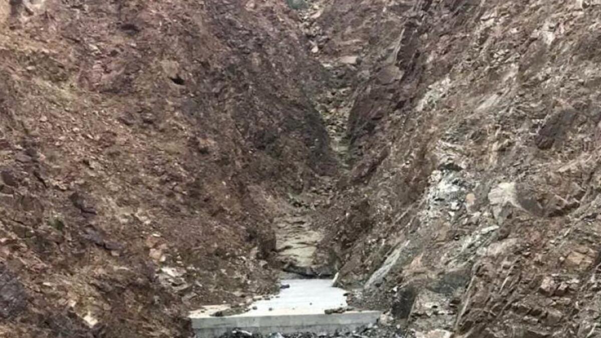 Man dies after falling into deep hole in UAE mountain