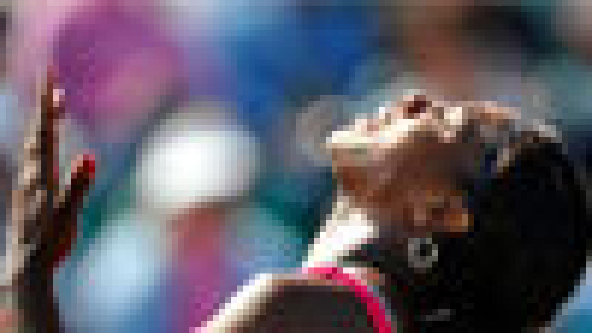 Serena knocked out by Zvonareva at Eastbourne