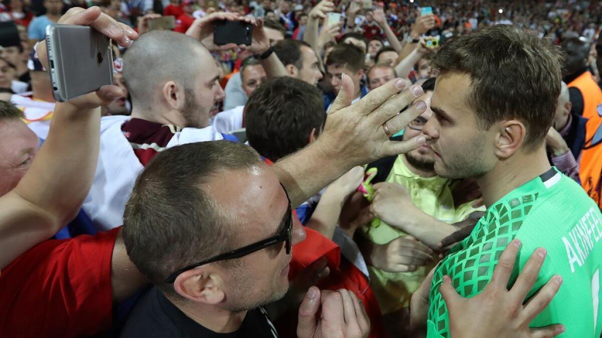 Euro: Pass-the-armband scenes sum up Russias problems