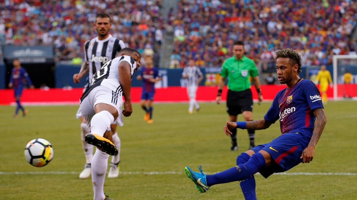 PSG target Neymar helps Barcelona down Juventus