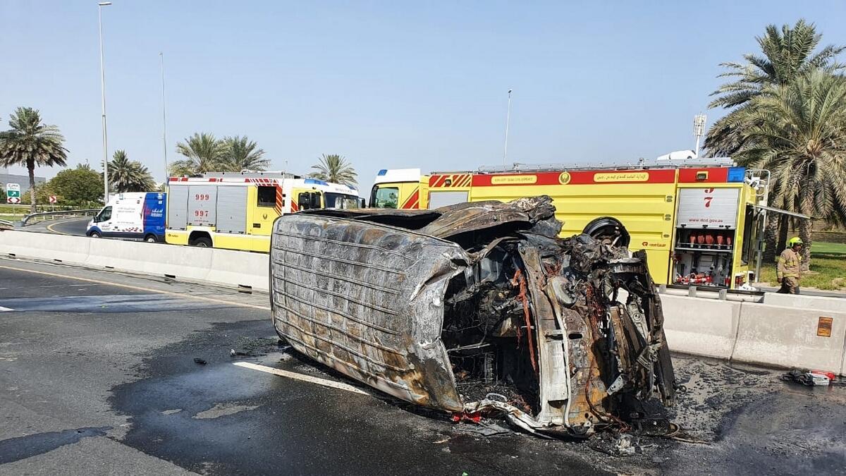 Dubai Police, road accident, Sheikh Zayed Road, minibus