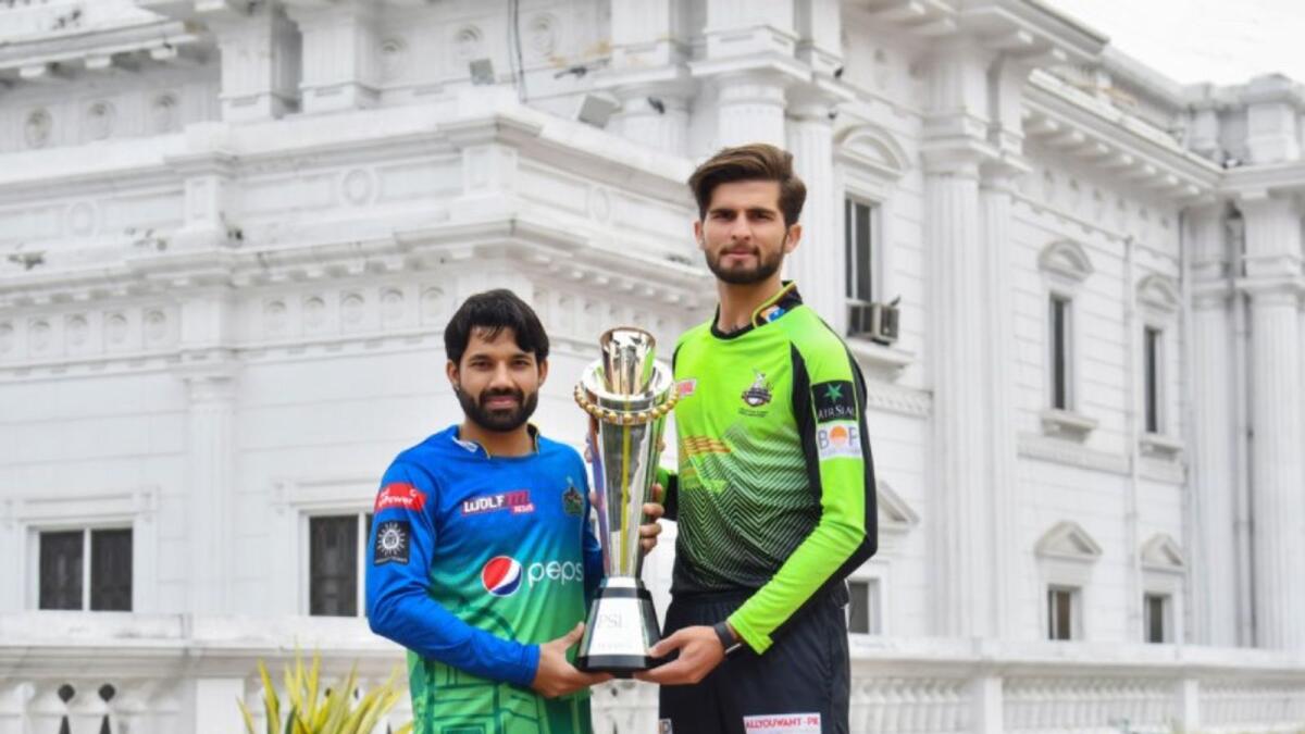 Multan Sultans captain Mohammad Rizwan and Shaheen Shah Afridi, captain of  Lahore Qalandars, pose with the PSL trophy ahead of the final. (PSL Twitter)