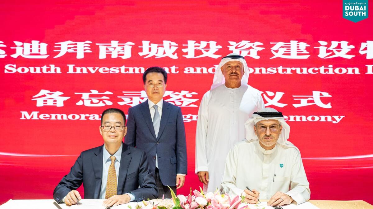 The signing ceremony took place in the presence of Li Xuhang, Consul General of China in Dubai; Khalifa Al Zaffin, Executive Chairman of Dubai Aviation City Corporation and Dubai South; Miao Jianmin, chairman of China Merchants Group; and Song Rong, executive director and President of Sinotrans Limited. It was signed by Mohsen Ahmad, CEO of Dubai South Logistics District, and Pan Sansheng, general manager of Sinotrans Overseas Development Ltd., at the China Pavilion at Expo City.