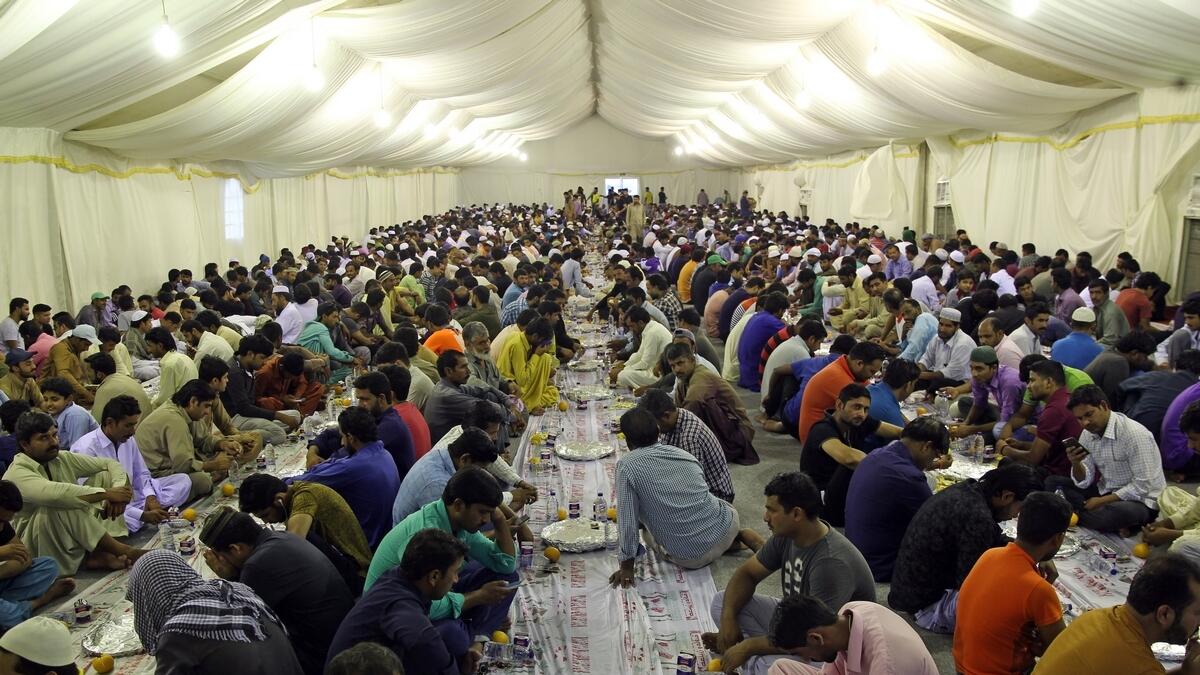 Emirati duo brings happiness to 1,500 needy people