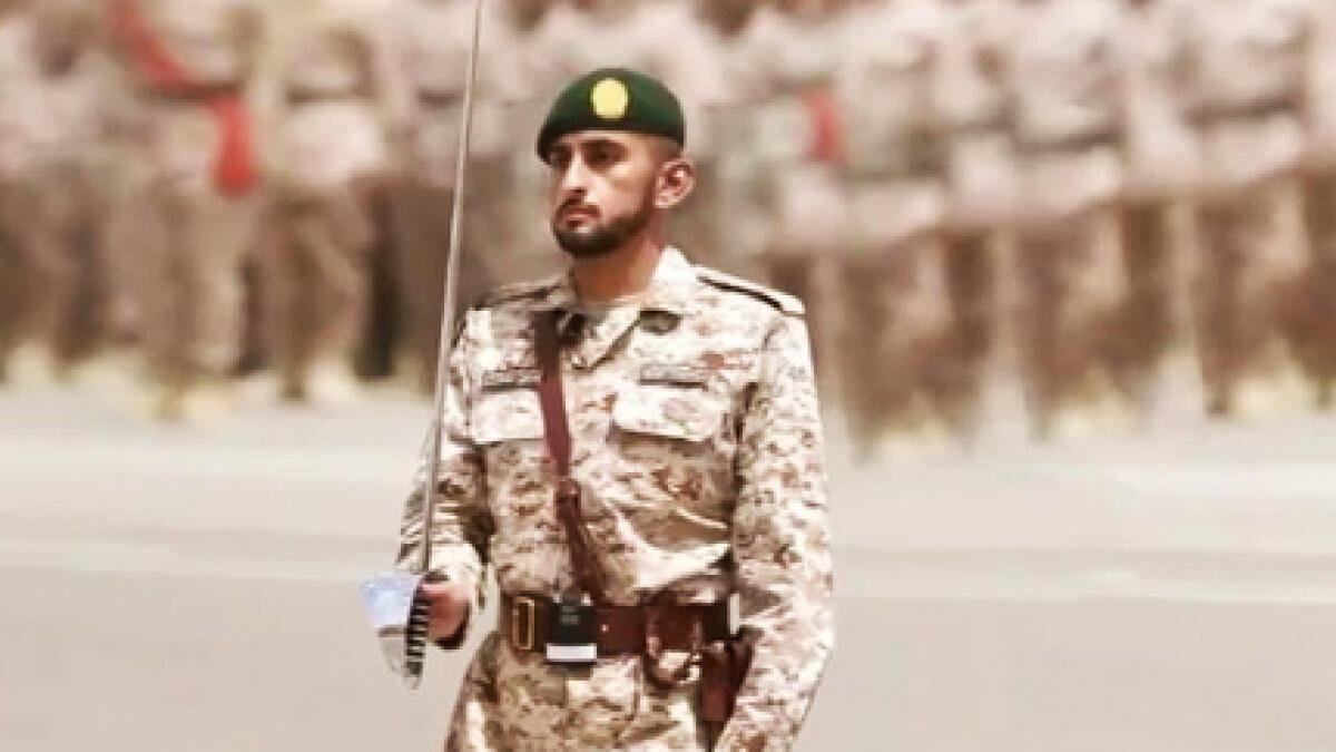 WATCH: Dubais Shaikh Ahmed leads military parade 
