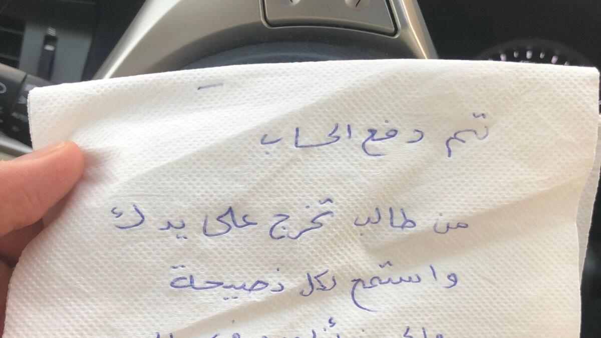 The note the professor received, which translates: 'The bill was paid by a student who graduated at your hands and listened to every advice.' - Photo: Yousef Alnamlah/Twitter