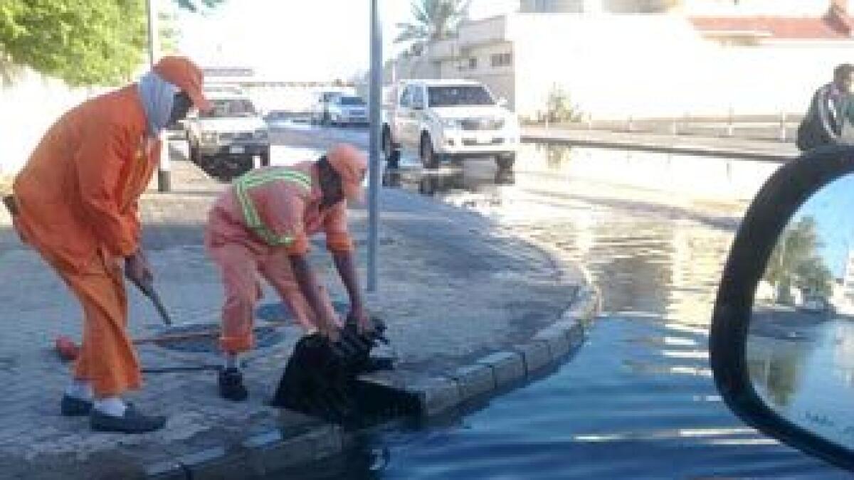 Waterlogged roads in Dubai to be cleared by today