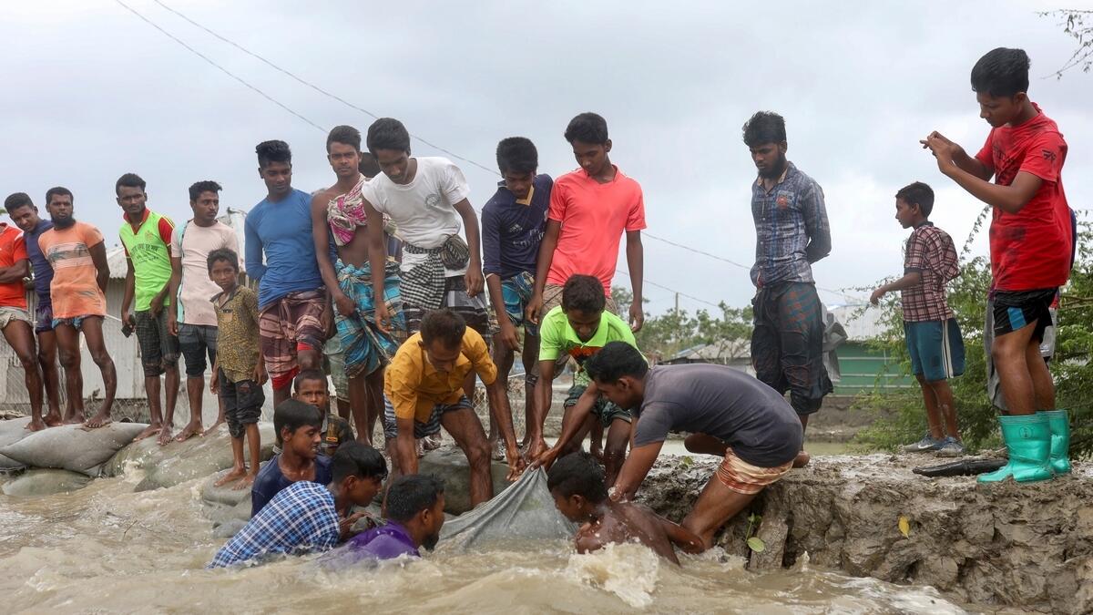 Local people try to enforce the embankment before the cyclone Amphan makes its landfall in Gabura outskirts of Satkhira district, Bangladesh May 20, 2020.