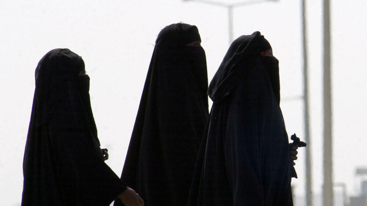 For the first time, women register to run for election in Saudi