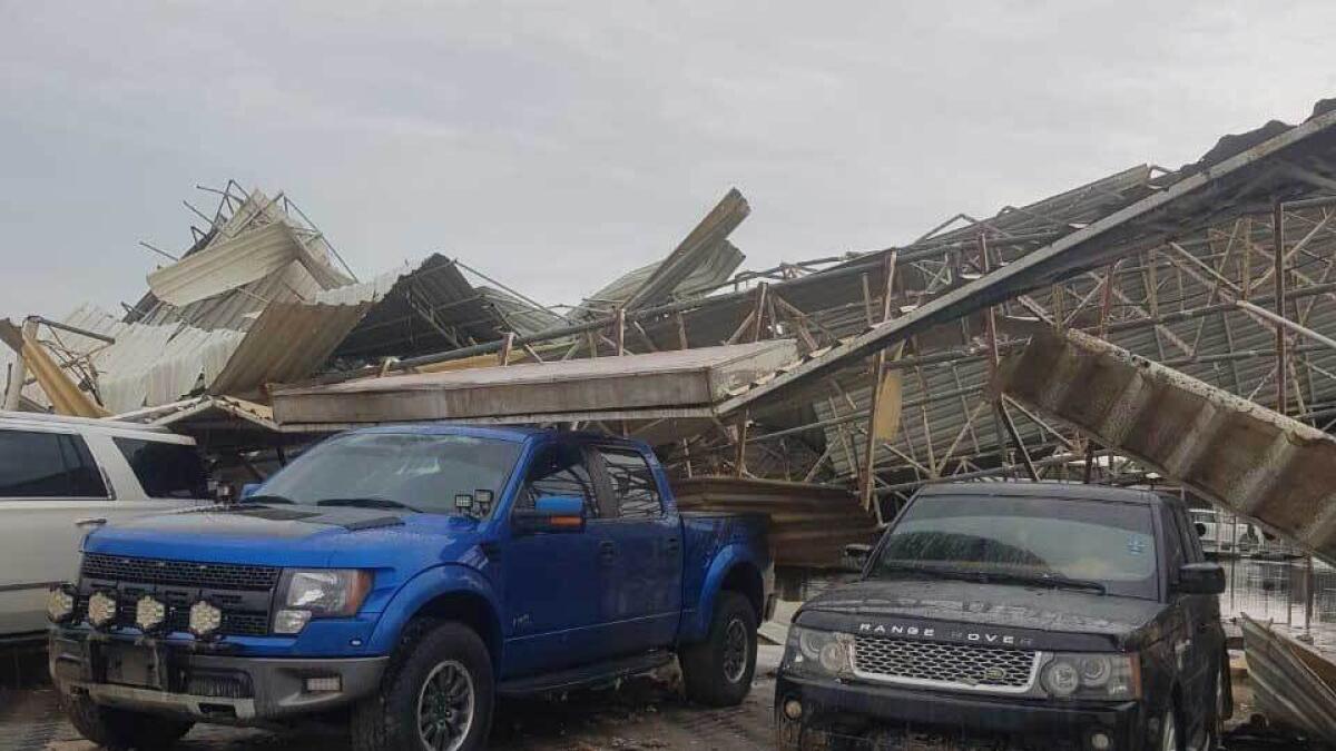 Roofs, two shops, used cars, market, Ajman, collapsed, strong winds, Al Nuaimiya area, Ajman Police