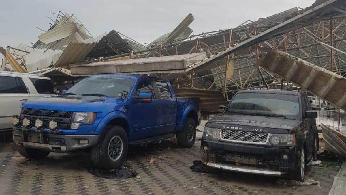 Roofs, two shops, used cars, market, Ajman, collapsed, strong winds, Al Nuaimiya area, Ajman Police