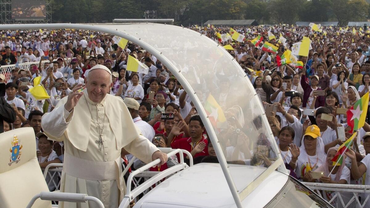 Pope avoids Rohingya exodus as he meets Buddhist monks