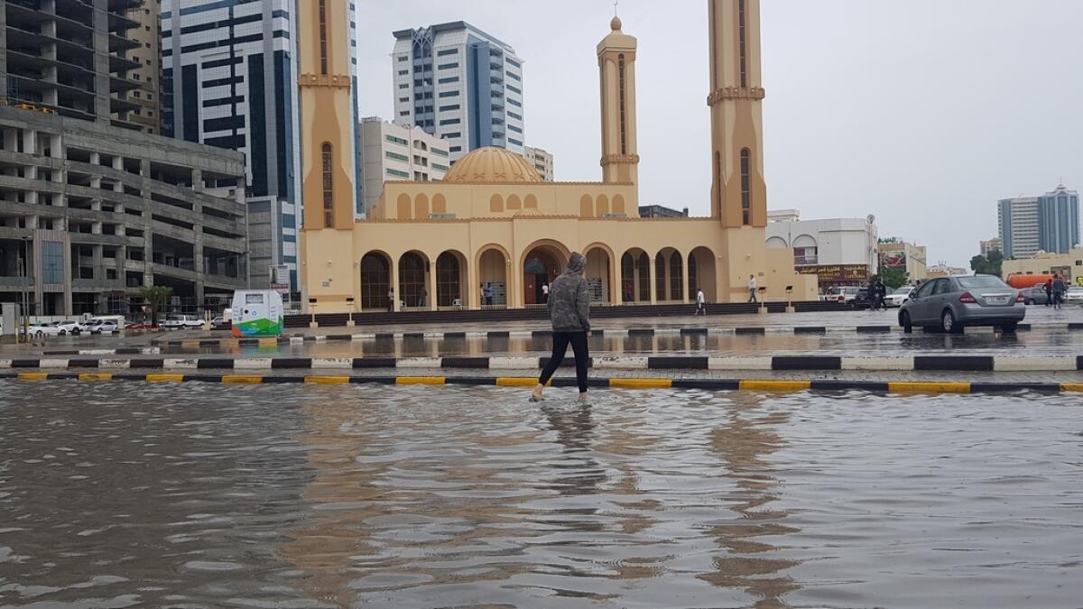 Rain, UAE, Dubai, Floods, shut down, roads, slow traffic, crawl, UAE, Sharjah, accidents, residential areas, Roofs