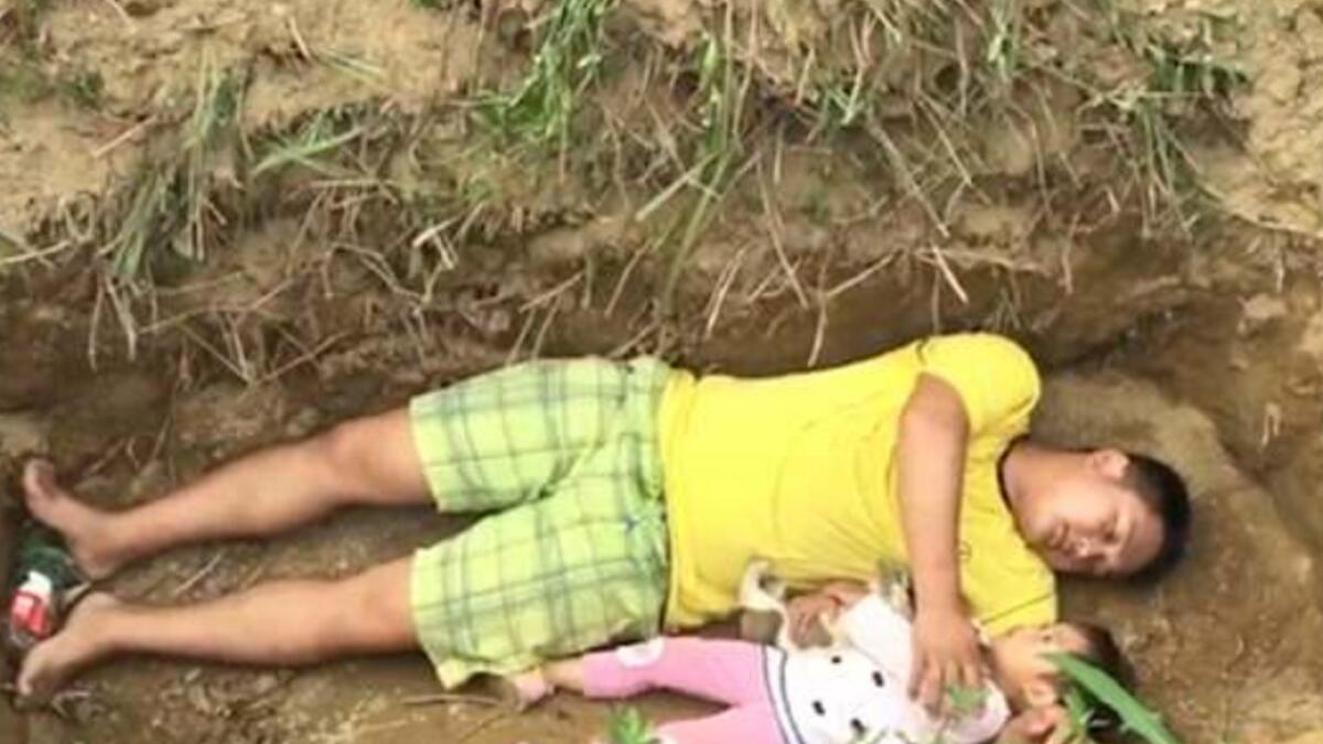 Father prepares ill daughter for death, digs her future grave