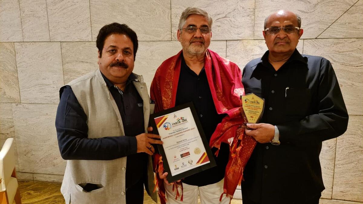 Deepak Arora, another awardee, flanked by Rajeev Shukla and K.C. Tyagi.