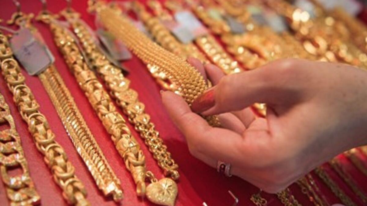 Dubai gold prices inch down, 22k can be bought at Dh142.50