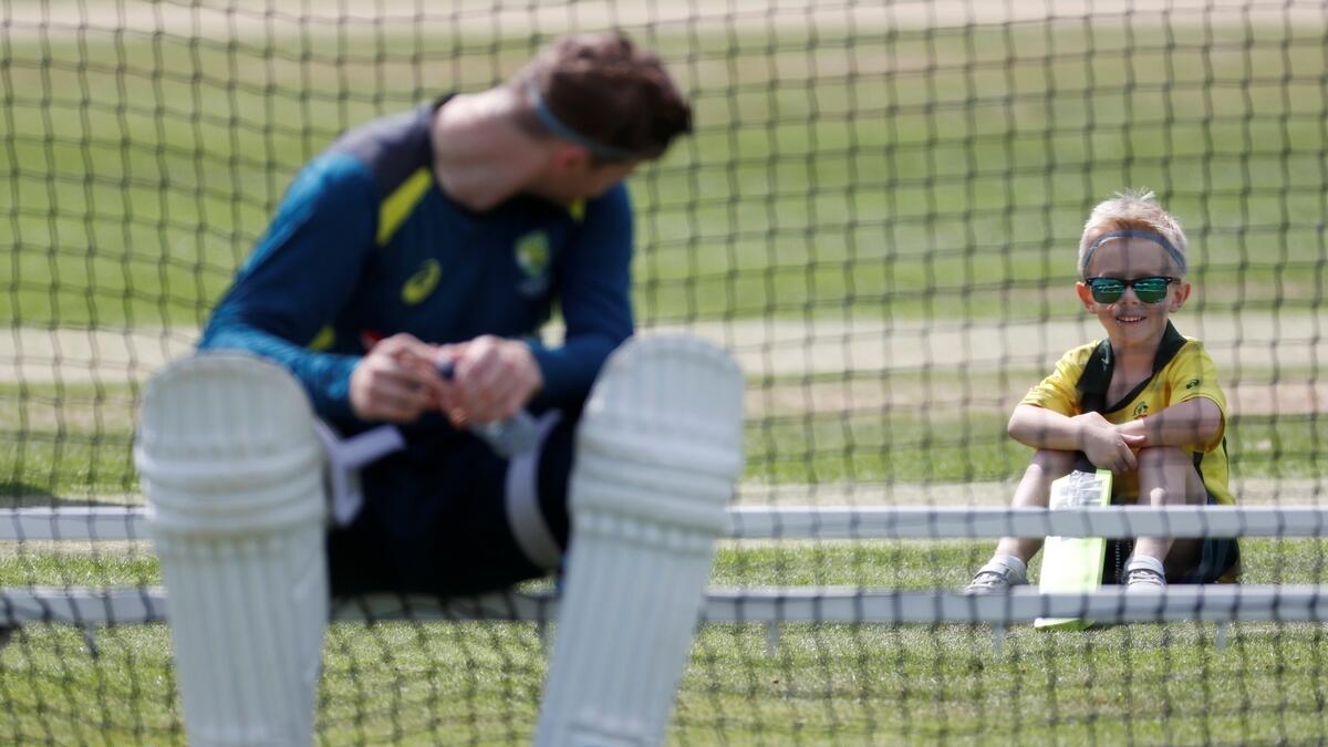 England to be patient for Smith wicket